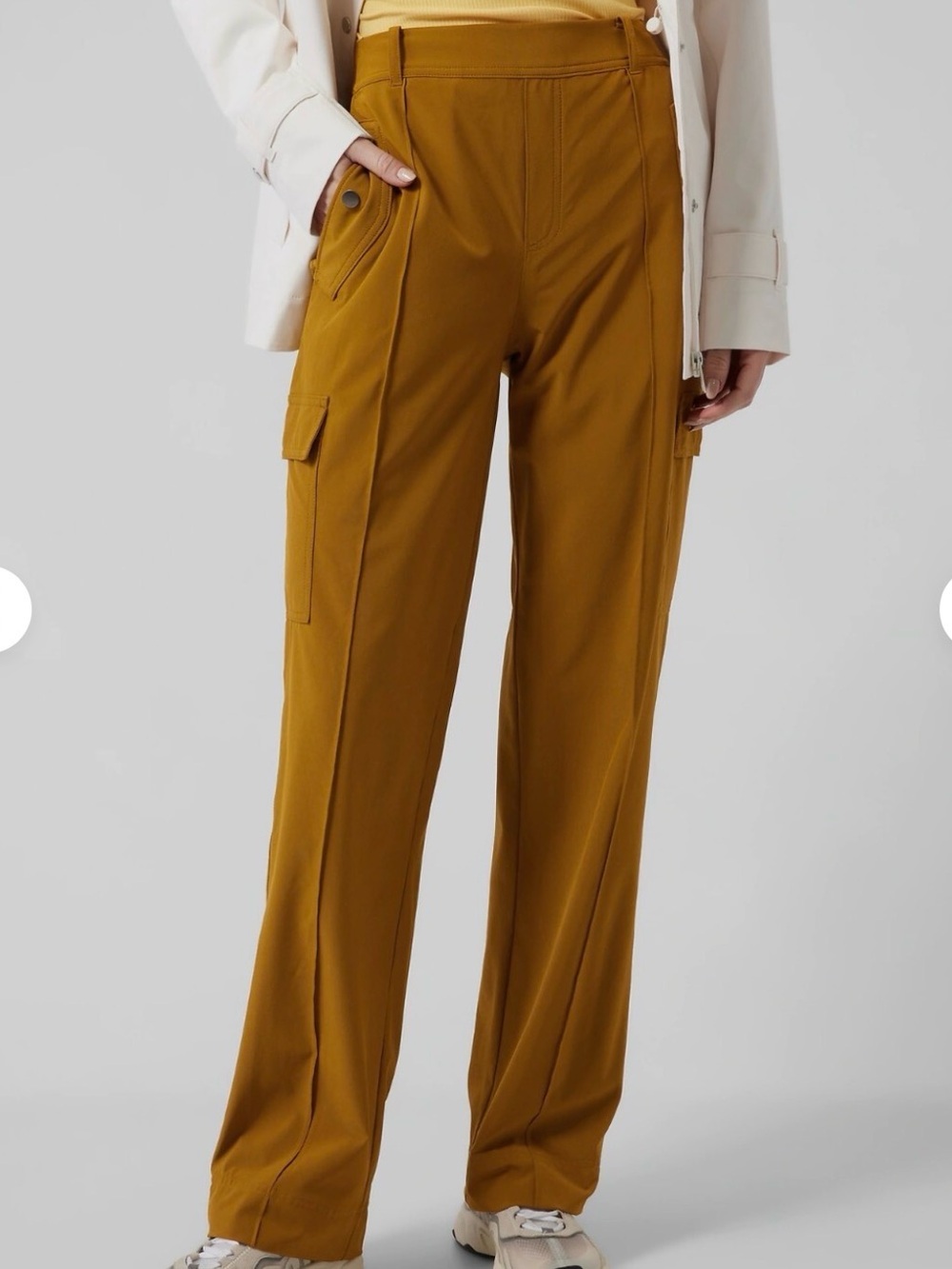 Athleta Vienna Cargo Pant
Color: Brass Yellow
Size: 4